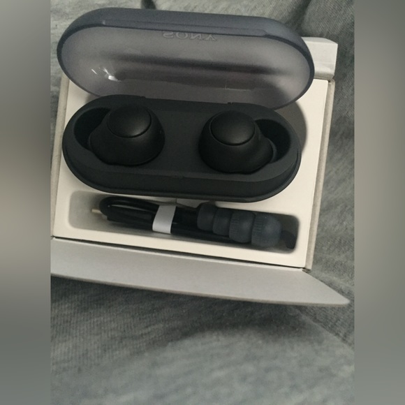 Brand new Sony earbuds WF-C500 - Picture 1 of 2